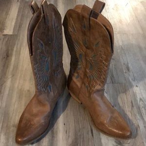 Coconuts cowgirl boots 👢